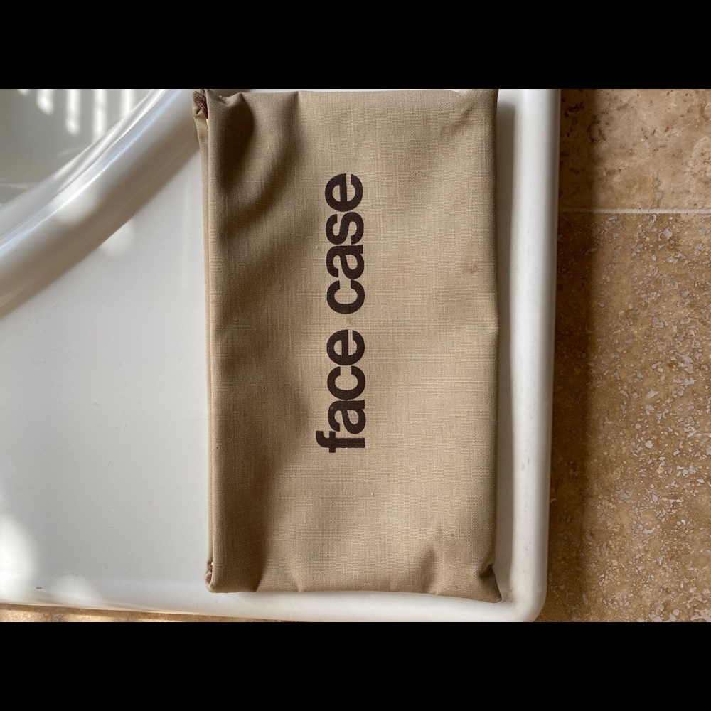Nostalgic 70s makeup case—big “face case” letters